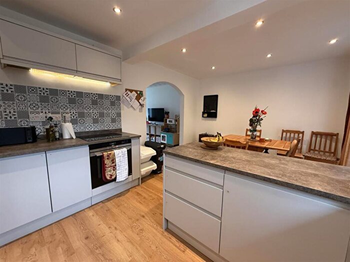 3 Bedroom Detached House For Sale In Cae Syr Dafydd, Cardiff, CF11
