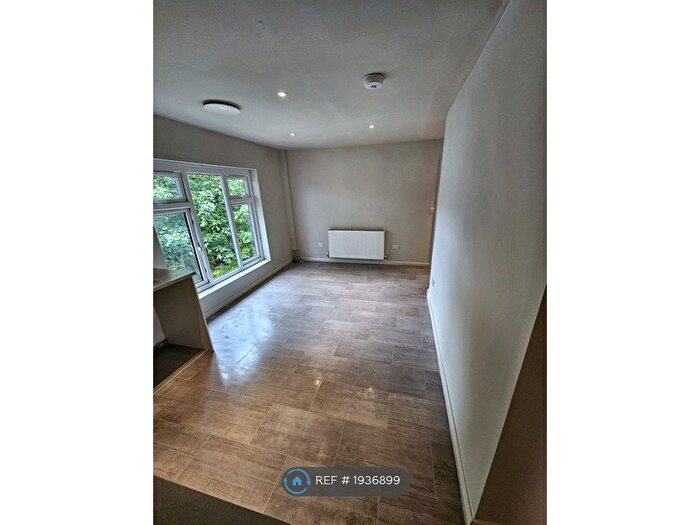 2 Bedroom Flat To Rent In Handforth, Wilmslow, SK9