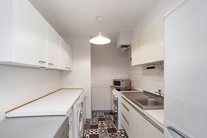 1 Bedroom Flat To Rent In Archery Steps, St George's Fields, London, W2