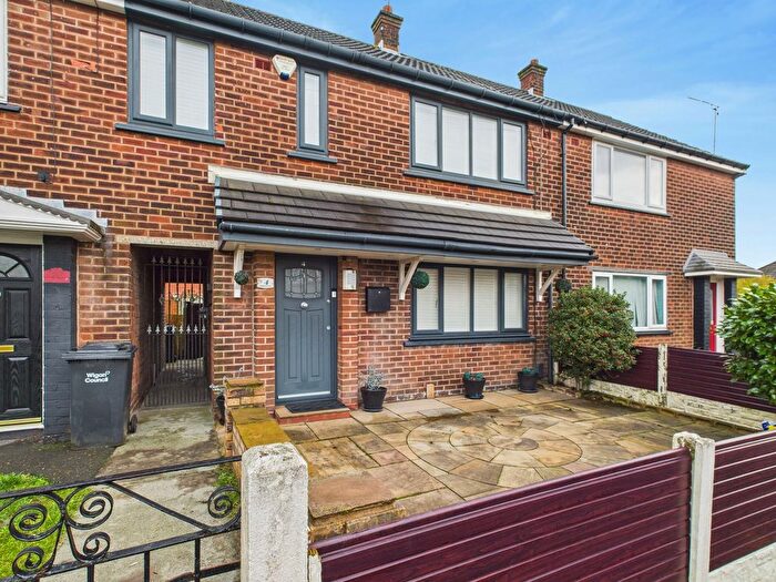 3 Bedroom Terraced House For Sale In Somerset Avenue, Tyldesley, M29