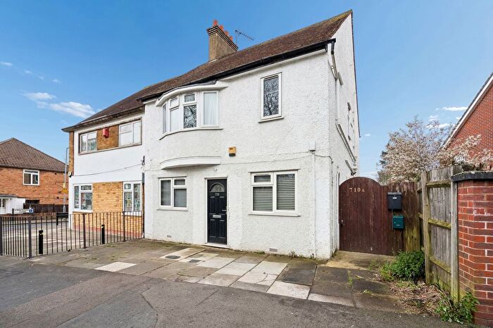 2 Bedroom Maisonette For Sale In St. Albans Road, Watford, WD25