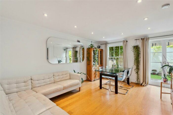 2 Bedroom Flat To Rent In Bramwell Mews, Kings Cross, N1
