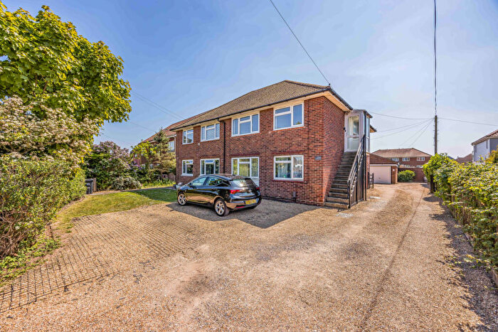 2 Bedroom Flat For Sale In South Hayling, PO11