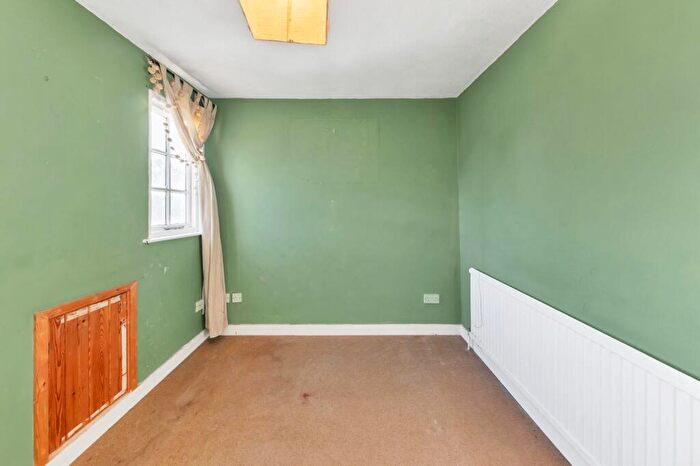 2 Bedroom Cottage For Sale In High Street, Barkway, SG8