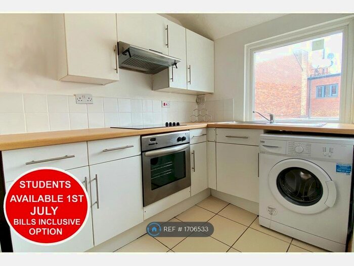 2 Bedroom Flat To Rent In Humberstone Gate, Leicester, LE1