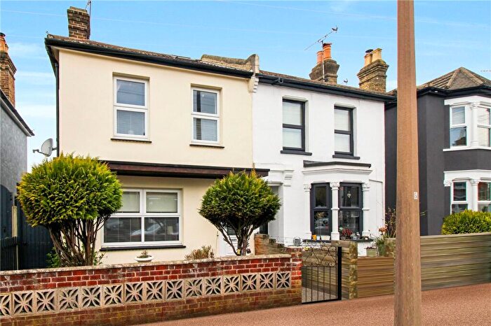 3 Bedroom Semi Detached House For Sale In Cranleigh Drive, Leigh-on-Sea, Essex, SS9