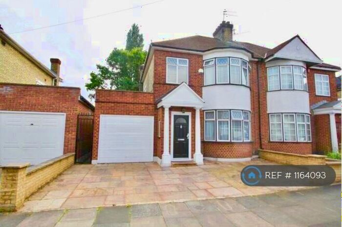 4 Bedroom Semi-Detached House To Rent In Pentyre Avenue, London, N18