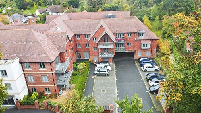 2 Bedroom Flat For Sale In Granham Close, Marlborough, SN8
