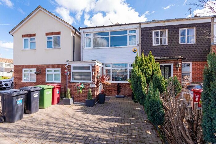 2 Bedroom End Of Terrace House For Sale In Patricia Close, Slough, Berkshire, SL1