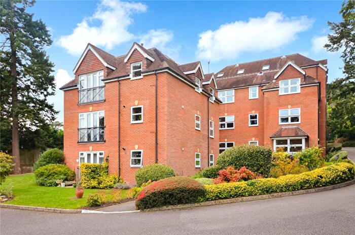 2 Bedroom Apartment For Sale In Frensham Road, Lower Bourne, Farnham, Surrey, GU10