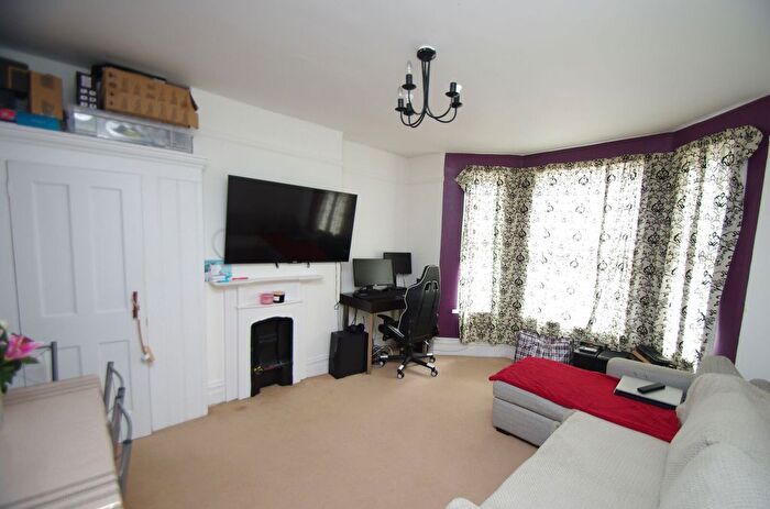 1 Bedroom Flat To Rent In , Watford, WD18