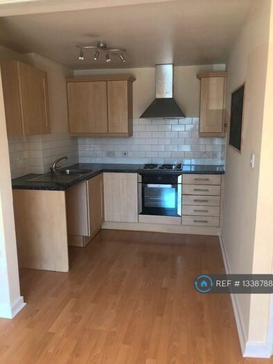 2 Bedroom Flat To Rent In Park Lane, Poynton, Stockport, SK12