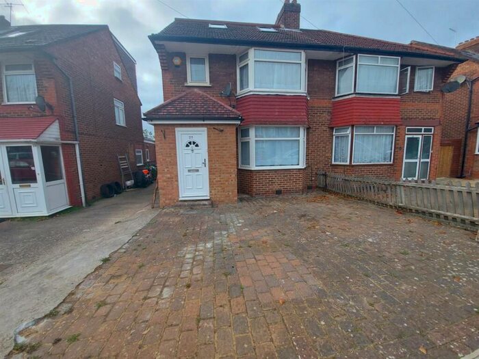4 Bedroom Semi-Detached House To Rent In Broomgrove Gardens, Edgware, Greater London, HA8