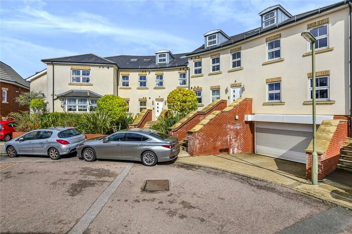 2 Bedroom Flat To Rent In Queens Road, Guildford, GU1