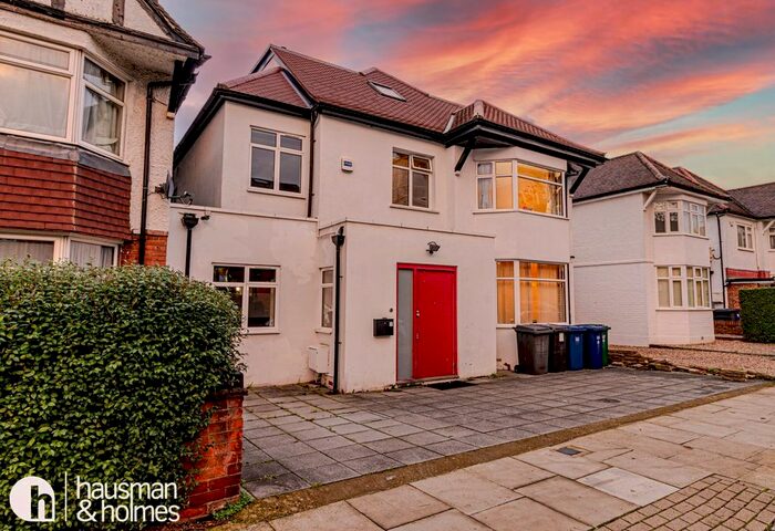 6 Bedroom Semi-Detached House To Rent In Beechcroft Avenue, London, NW11