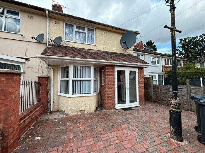 4 Bedroom Semi-Detached House To Rent In Ruskin Grove, Acocks Green, Birmingham, B27