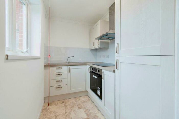 2 Bedroom Flat For Sale In Sovereign Court (South Croydon), Croydon, CR2