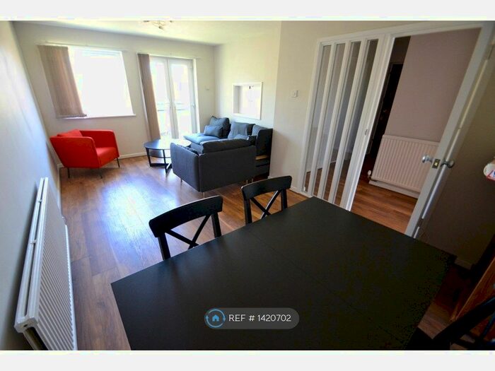2 Bedroom Flat To Rent In Crown Walk, Wembley, HA9