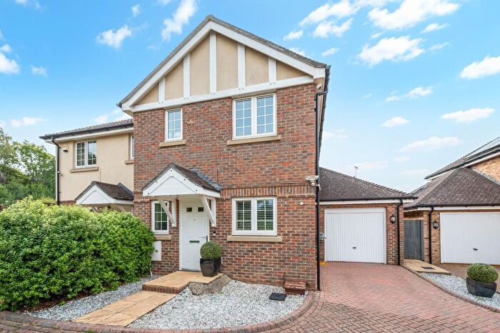 3 Bedroom Semi-Detached House For Sale In Anmer Close, Tadworth, KT20