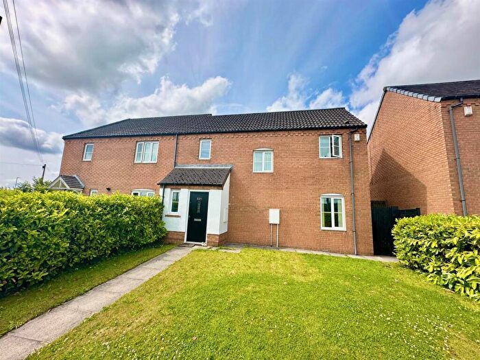 3 Bedroom End Of Terrace House For Sale In Keighley Road, Illingworth, Halifax, HX2