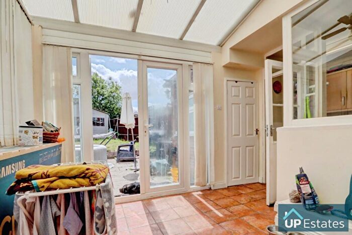 3 Bedroom Semi-Detached House For Sale In St James Lane, Coventry, CV3