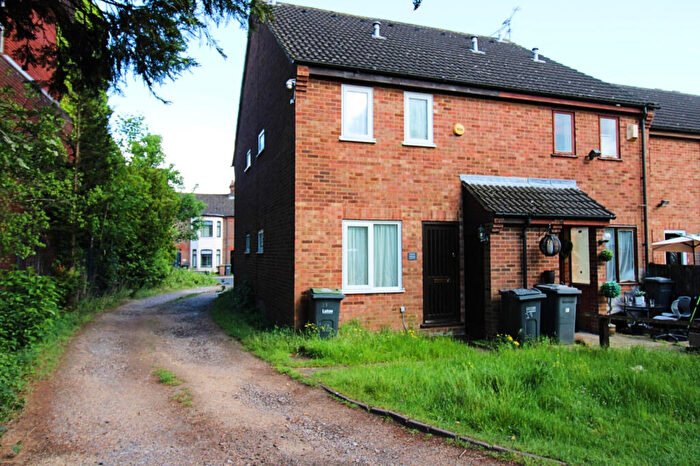 1 Bedroom End Of Terrace House To Rent In Chiltern Gardens, Waller Avenue, Bedfordshire, LU4