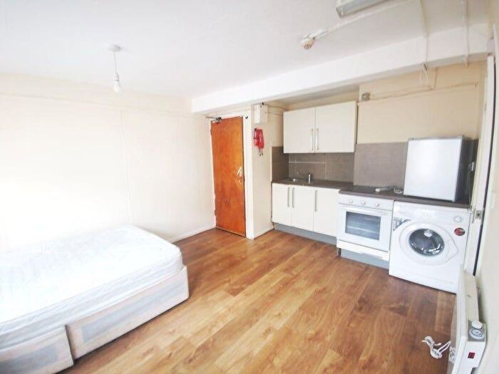 Flat To Rent In Brick Lane Studio, E1
