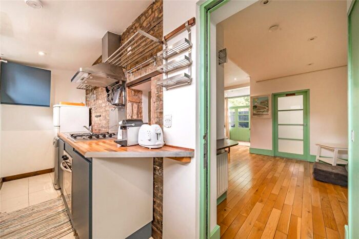 1 Bedroom Terraced House For Sale In Trehurst Street, Hackney, London, E5 - Photo 9