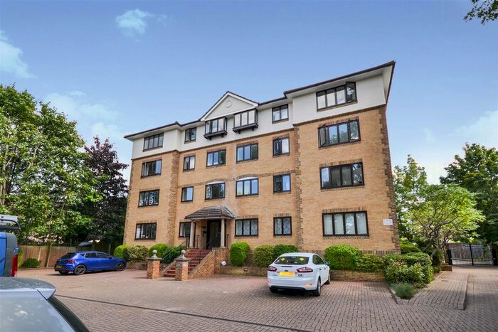 2 Bedroom Flat To Rent In Rothesay Avenue, Wimbledon Chase, SW20