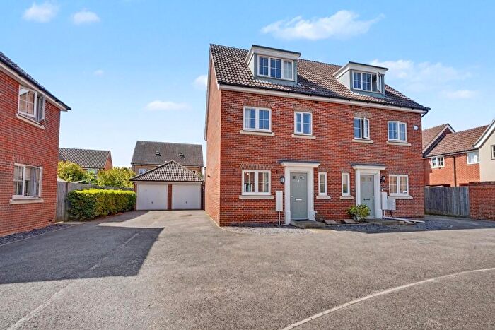 4 Bedroom Semi Detached House For Sale In Mistletoe Close, Red Lodge, IP28