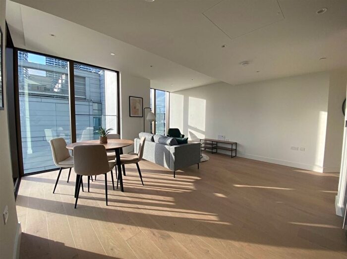 2 Bedroom Flat To Rent In Marsh Wall, London, E14