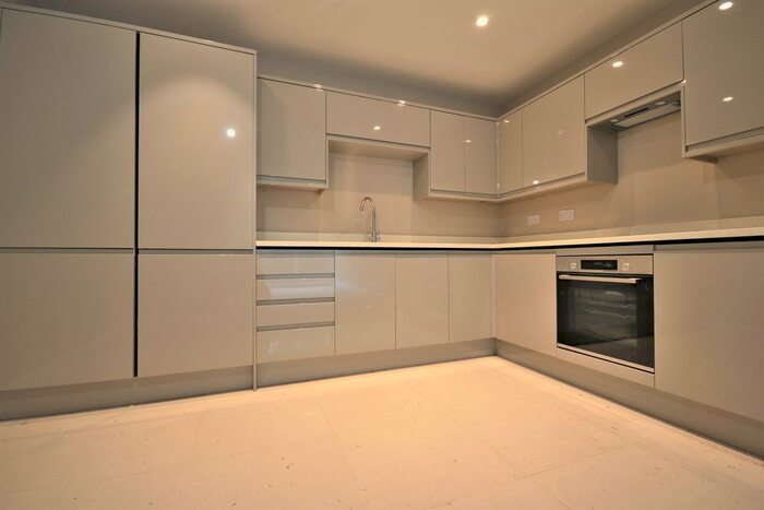 2 Bedroom Flat To Rent In Buxton Road West, Disley, Stockport SK12