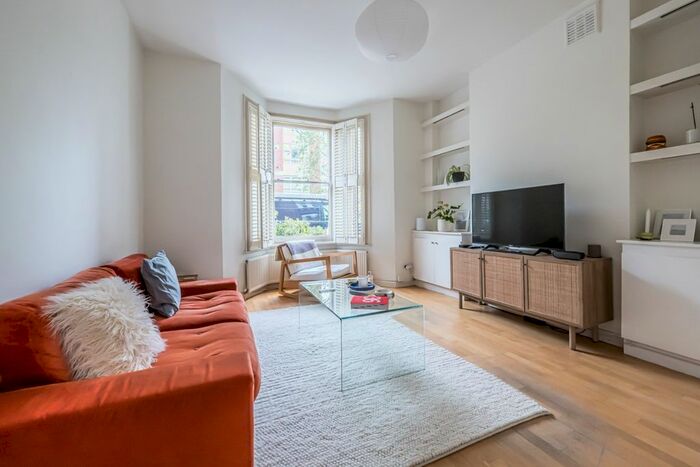 1 Bedroom Flat To Rent In Rosenau Road, Battersea, London, SW11