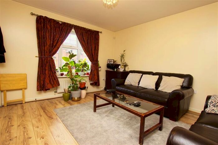 3 Bedroom Semi-Detached House To Rent In Dixon Green Drive, Farnworth, Bolton, BL4