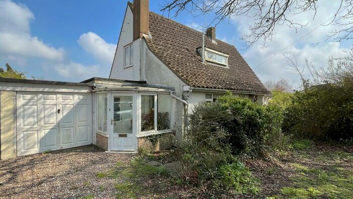 3 Bedroom Link Detached House For Sale In New Road, Norton Subcourse, NR14