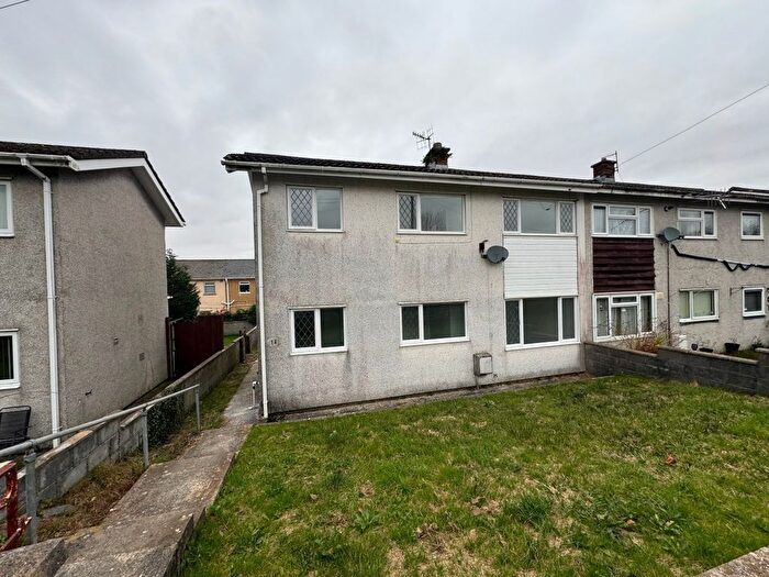 3 Bedroom End Of Terrace House To Rent In Dolfain Ystradgynlais -, Swansea, SA9