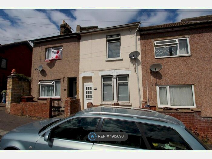 3 Bedroom Terraced House To Rent In Edinburgh Road, Chatham, ME4
