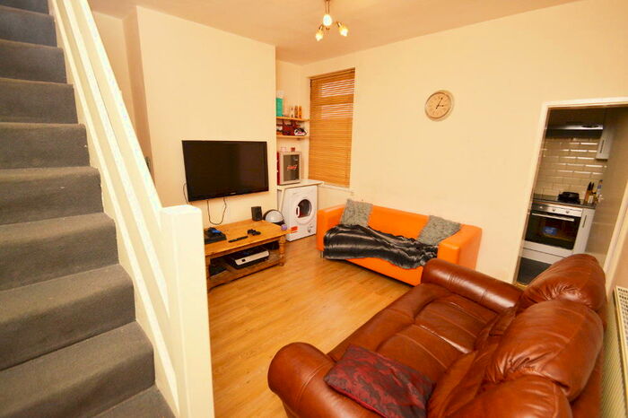 4 Bedroom Detached House To Rent In Kathleen Grove, Rusholme, Manchester, M14