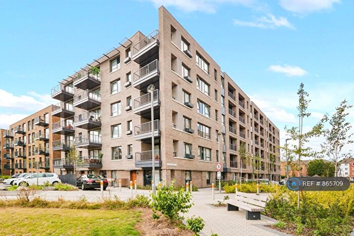 3 Bedroom Flat To Rent In Harbourside Court, London, SE8