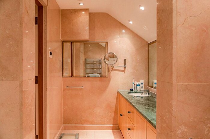 3 Bedroom Flat For Sale In Rose Square, Fulham Road, Chelsea, London, SW3