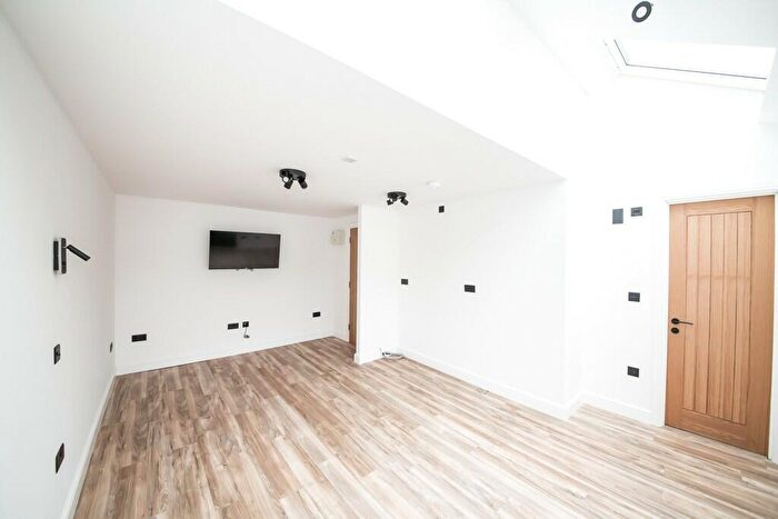 4 Bedroom Semi-Detached House To Rent In Sutherland Avenue, Leeds, West Yorkshire, LS8