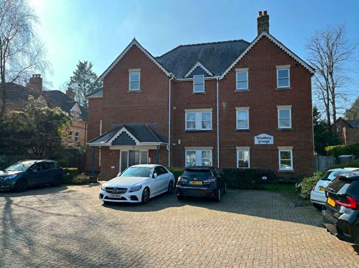 3 Bedroom Flat To Rent In Lansdowne Road, Bournemouth, BH1