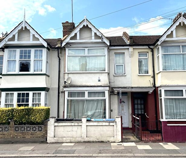 1 Bedroom Flat For Sale In Ground Floor Flat, Winchester Road, Edmonton, N9