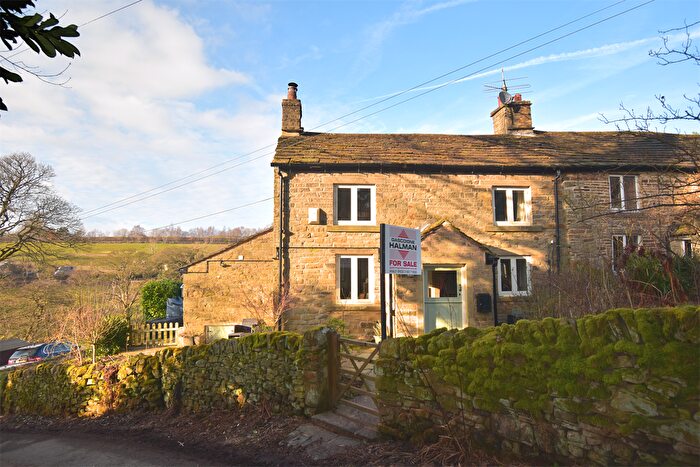 2 Bedroom Semi-Detached House For Sale In The Wash, Chapel-En-Le-Frith, High Peak, SK23