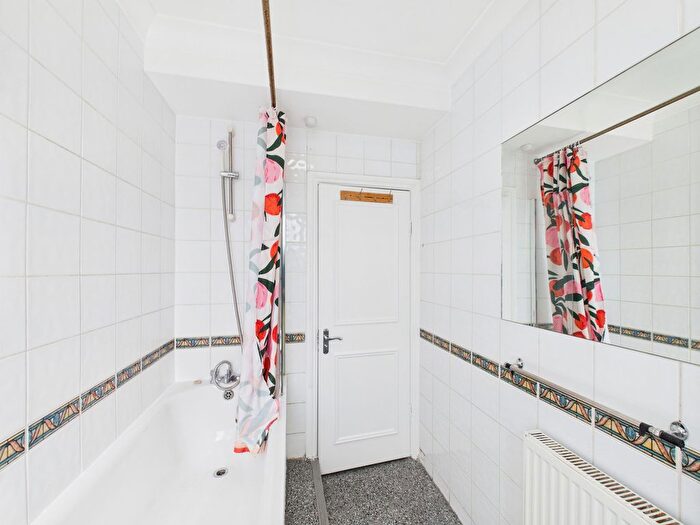 4 Bedroom Flat To Rent In Kilburn High Road, London, NW6