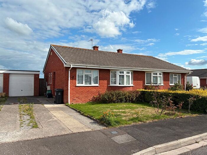 2 Bedroom Semi-detached Bungalow For Sale In Oak Tree Place, Burnham-On-Sea, TA8