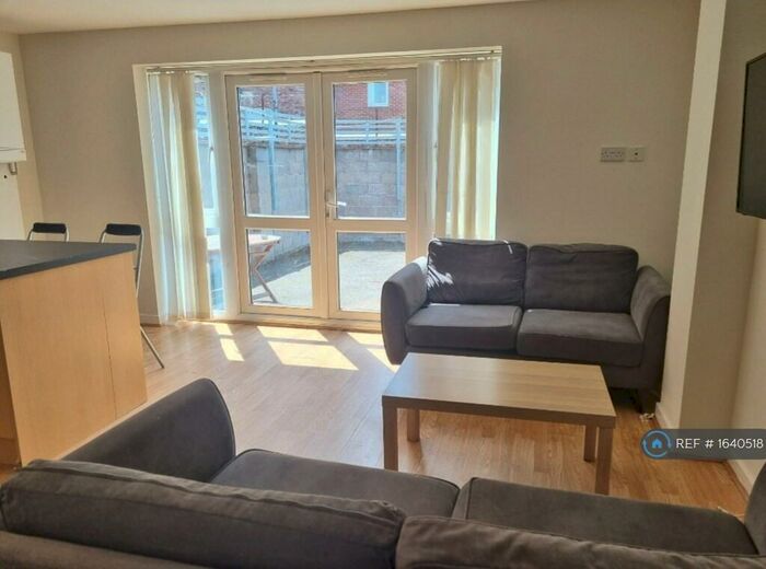 5 Bedroom Semi-Detached House To Rent In Liberty Street, Liverpool, L15