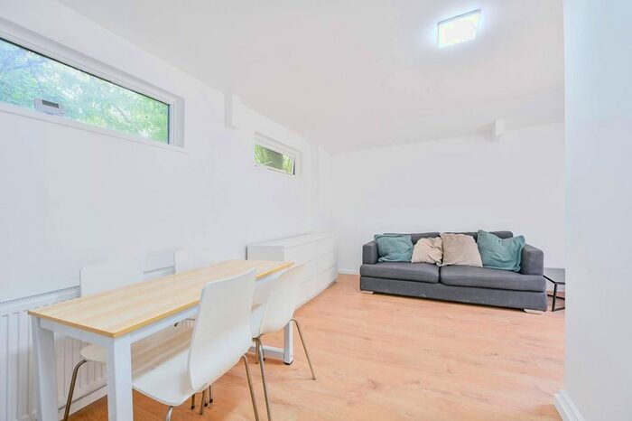 1 Bedroom Flat To Rent In Aylmer Drive, Stanmore, HA7