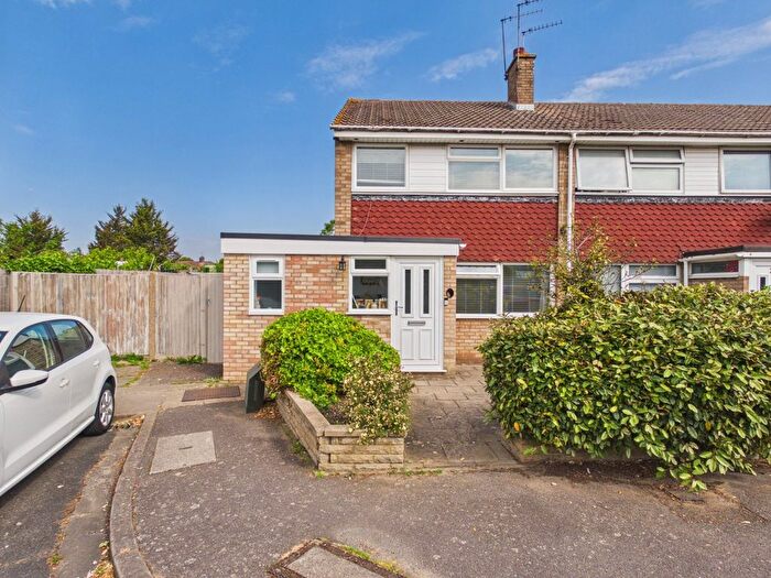 3 Bedroom End Of Terrace House For Sale In West Close, Ashford, Surrey, TW15