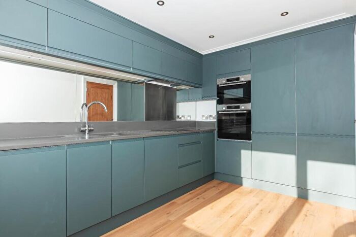 3 Bedroom Semi Detached House For Sale In Upper Shoreham Road, Shoreham By Sea, BN43